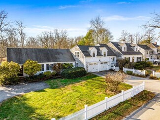 11 Black Horse Ln, Cohasset, MA 02025