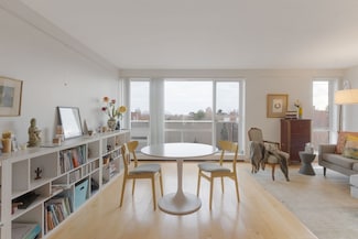 29 Concord Ave Unit 715, Cambridge, MA 02138