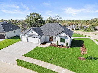 5201 Buttercup Dr, Columbia, MO 65203