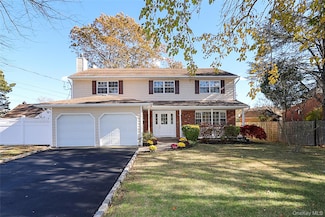 1 Deer Lake Dr, North Babylon, NY 11703