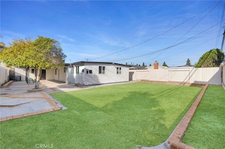 11874 206th St, Lakewood, CA 90715