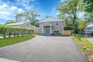 12 Bay Ave, Ronkonkoma, NY 11779