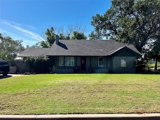 201 N 3rd St, Weatherford, OK 73096