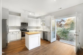 1909 Shadow Glen Dr, Raleigh, NC 27604