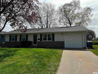 2303 Pinehurst St, Bettendorf, IA 52722