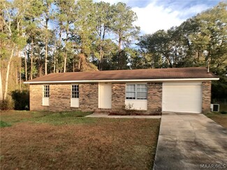 902 E Latimer Ave, Geneva, AL 36340