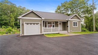 39 Woodland Ave, Smithfield, RI 02917