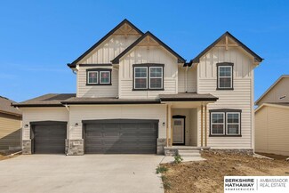 18466 Palisades Dr, Omaha, NE 68136