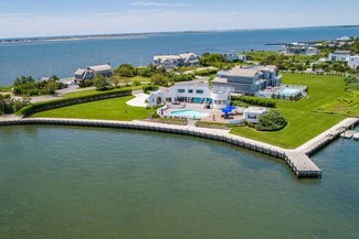 16 Duck Point Rd, Westhampton, NY 11977