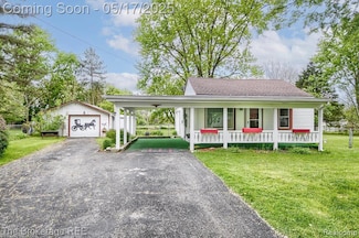 2240 Morrish St, Burton, MI 48519