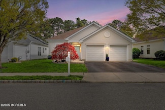 18 Greensprings Dr, Lakewood, NJ 08701