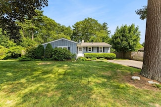 8 Homestead Rd, Middleboro, MA 02346
