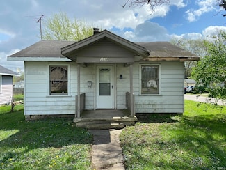 702 E 24th St, Muncie, IN 47302