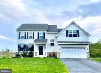 190 Petrelia Dr, Honey Brook, PA 19344