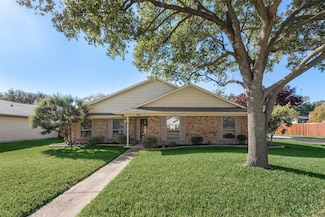1916 J Pearce Dr, Richardson, TX 75081