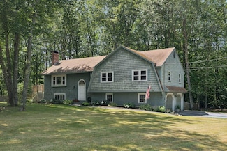 7 Woodhaven Dr, Kennebunk, ME 04043