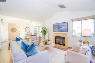 11 Fountain Grove Cir, Napa, CA 94558