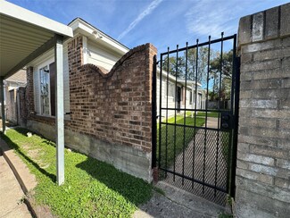 13839 Northlake Dr, Houston, TX 77049