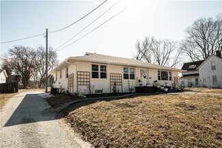 304 N D St, Indianola, IA 50125