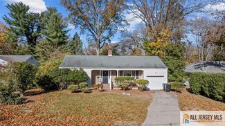 22 Lawrence Brook Dr, East Brunswick, NJ 08816