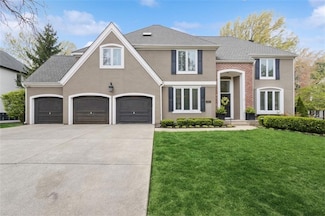 8204 Maple Ln, Prairie Village, KS 66208