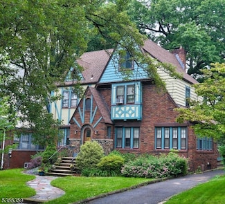 18 Burroughs Way, Maplewood, NJ 07040
