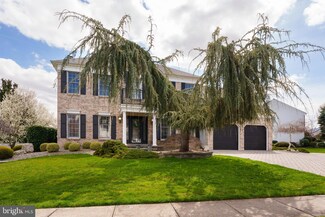 10 Eleanor Dr, Kendall Park, NJ 08824