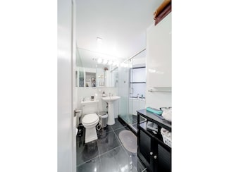 25 Grove St Unit 3, New York, NY 10014
