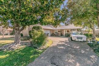 910 Sleepy Hollow Dr, Garland, TX 75043