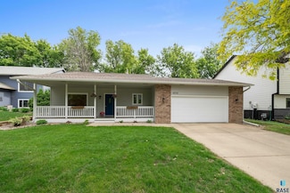 5215 E Belmont St, Sioux Falls, SD 57110