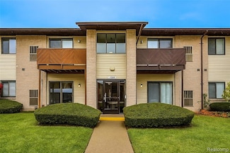 7590 Manor Cir Unit 202, Westland, MI 48185