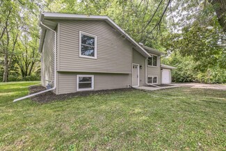 421 13th Ave NW, Waseca, MN 56093