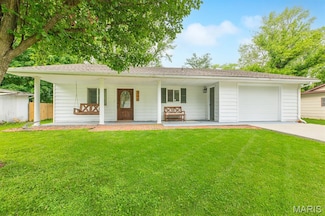 206 W Carson St, Worden, IL 62097