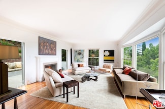 7911 Hillside Ave, Los Angeles, CA 90046