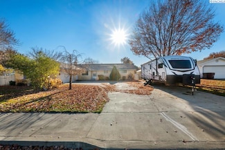 105 W 36th Place, Kennewick, WA 99337