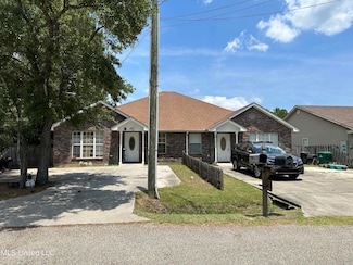 4044 Camellia St, Bay Saint Louis, MS 39520