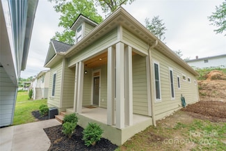 204 Maple Ave, Marion, NC 28752