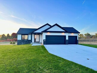 1608 Sugar Ave, Pine Island, MN 55963