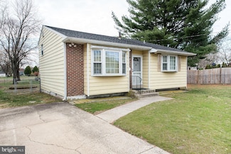 112 High St, Maple Shade, NJ 08052