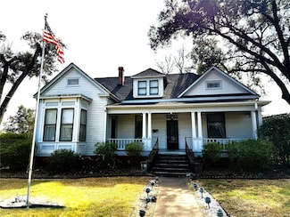 303 E Austin St, Bellville, TX 77418