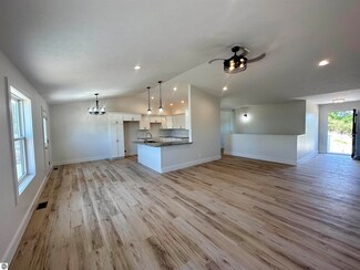 1432 Umber Dr, Traverse City, MI 49696
