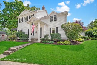 901 S Wheaton Ave, Wheaton, IL 60189