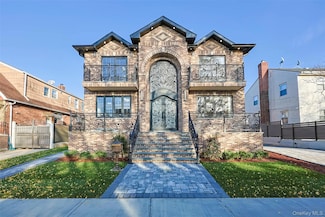 40-41 202nd St, Bayside, NY 11361