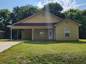 213 N Carter St, Okolona, MS 38860