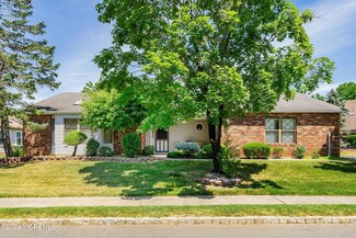 6 Peasley Dr, Marlboro, NJ 07746