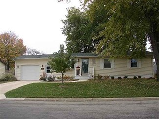 1006 N Church St, Roanoke, IL 61561
