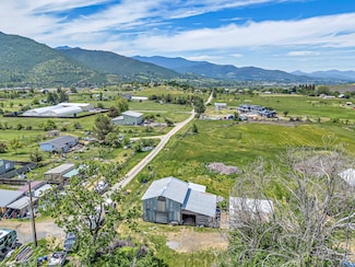 560 E Valley View Rd, Ashland, OR 97520