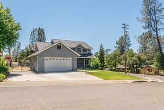 2105 Sageway Dr, Redding, CA 96003