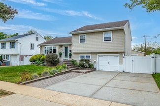 3199 Ilene Ln, Levittown, NY 11756