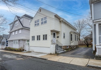 24 Dean Ave, Newport, RI 02840